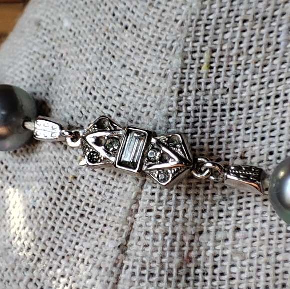Glass Gray Grey Faux Pearls Necklace Vintage Clasp EUC - Picture 2 of 6